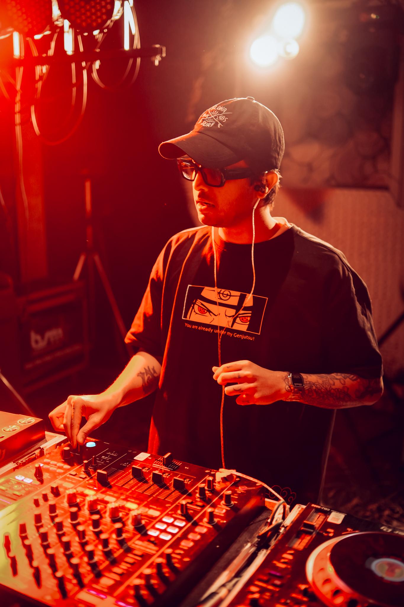 Dj Swastik live at 190 AMSL Mumbai